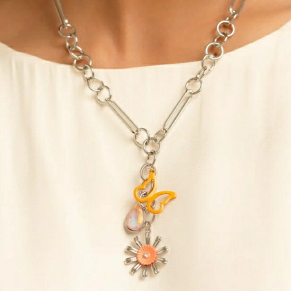 💢5/$10💢Silver and Yellow Butterfly Pendant Necklace And Earrings